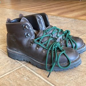 Danner Women’s Brown Leather Mountain Light II
